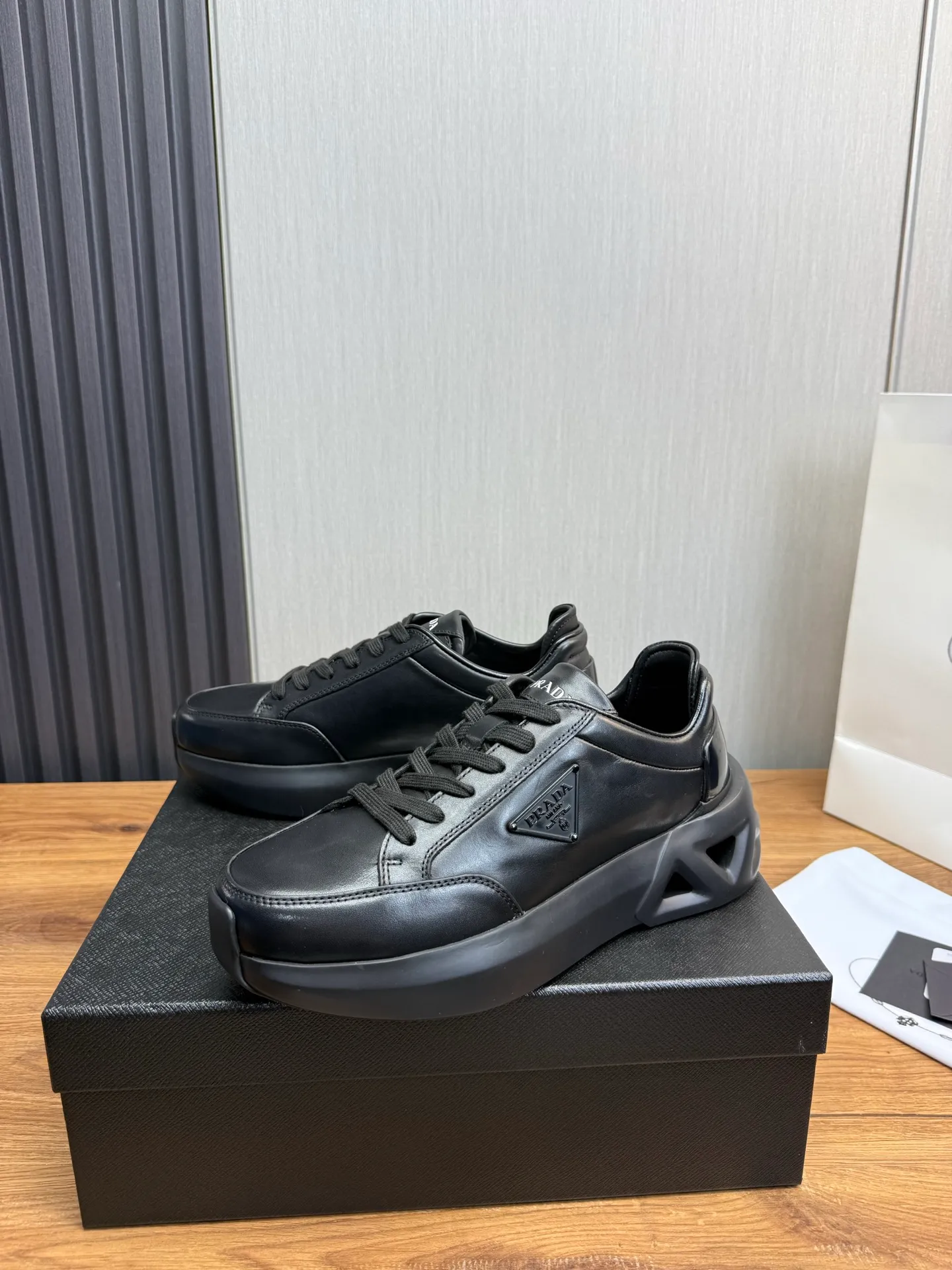 Men's shoes 💰820💰 [PRADA] New models synchronized with the official website, high-quality shipments ✔️Best sellers🔥 Original cowhide + cowhide lining, 1🆚1 replica, original bottom, 38-45 (men's 38.45 custom-made, non-returnable)